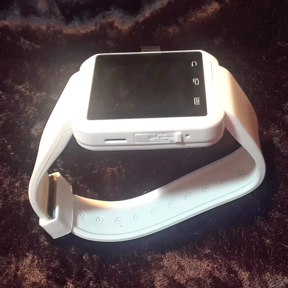 BRAND NEW SMART WATCH - White - Comes in a box.